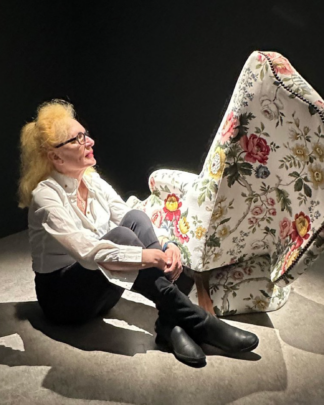Surrelt theselskab i selskab med kunstneren Nina Saunders - d. 13. juni